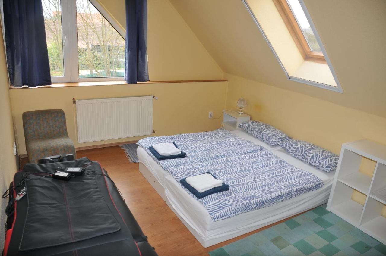 Casa Napsugar Panzio Bed & Breakfast Apostag Room photo
